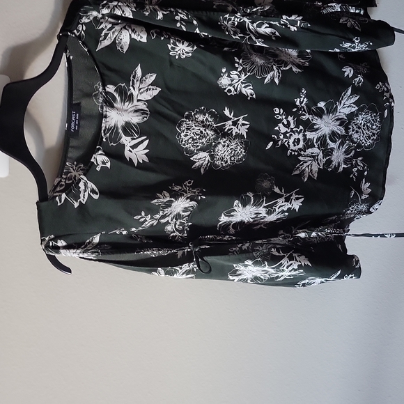 FORCAST WOMEN'S TOP. - Picture 9 of 10